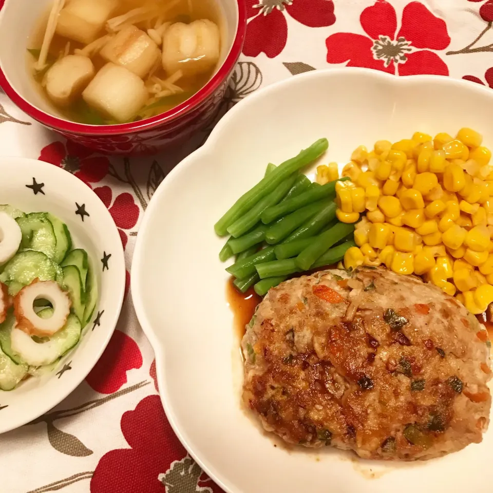 豆腐のハンバーグ♡きゅうりとちくわのサラダ♡麩のお吸い物♡|まゆかさん