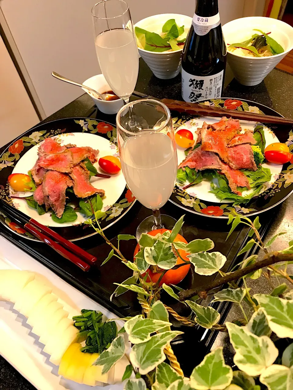 Snapdishの料理写真:ローストビーフサラダをどんぶりに 和テイストクリスマス風🎄|シュトママさん