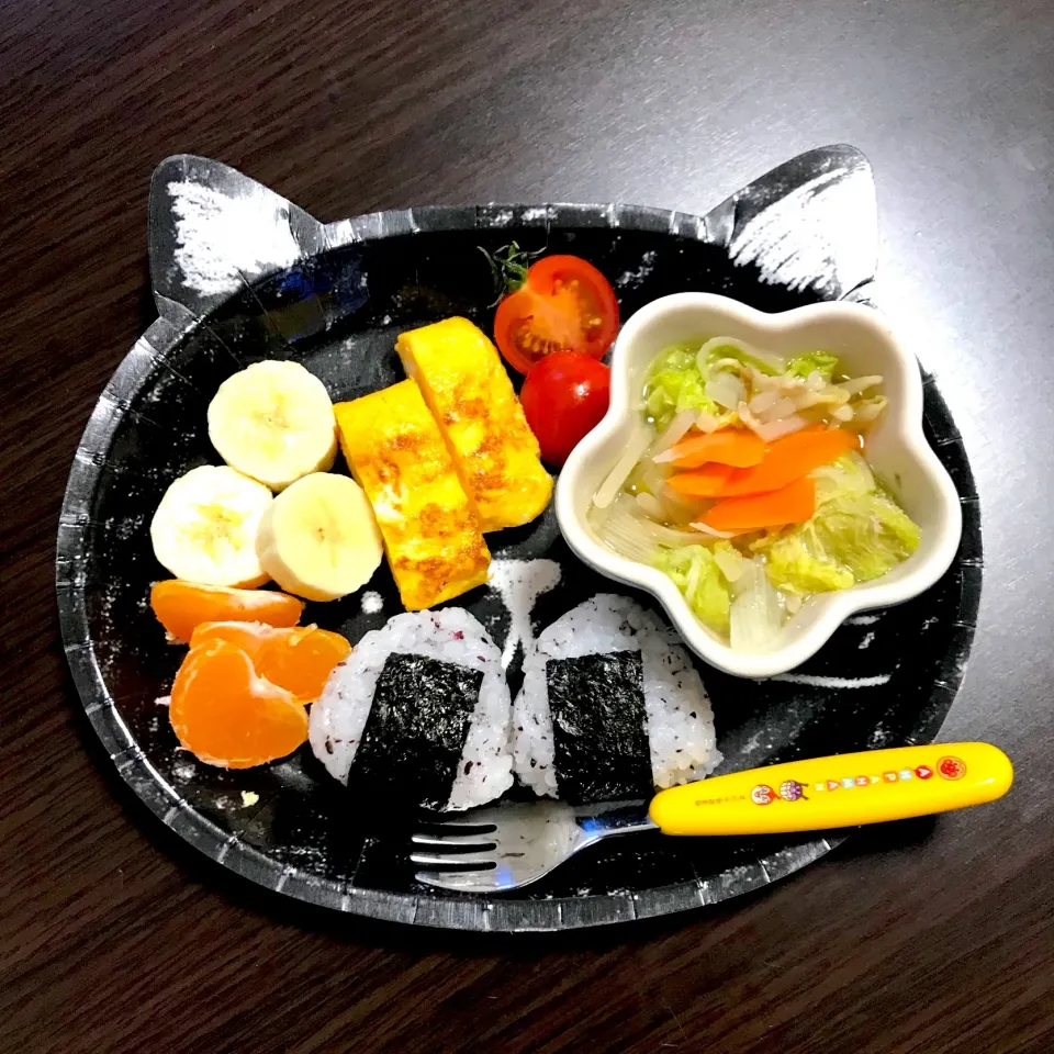 Snapdishの料理写真:12/12❁息子 朝ごはん☀️
ゆかりおにぎり🍙🌸
寄せ鍋スープ🍲
(白菜・豚肉・人参・えのき・もやし・ねぎ)
チーズ入り卵焼き
プチトマト🍅
バナナ🍌
みかん🍊|つんさん