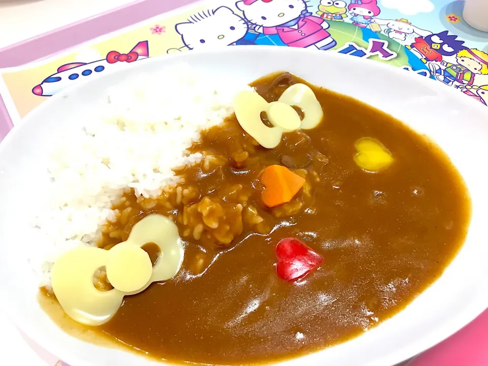 Snapdishの料理写真:Meat curry with rice @ kitty land New Chitose Airport|kunnikaさん