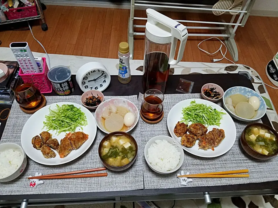 たらもの豚巻き揚げ、トンカツもどき、煮物など。見た目いまいちだけど意外とおいしかったです！|みーさん