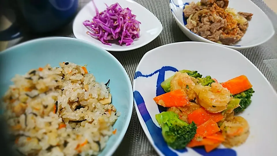 ごちゃまぜ お昼ご飯♡|えびぱんさん