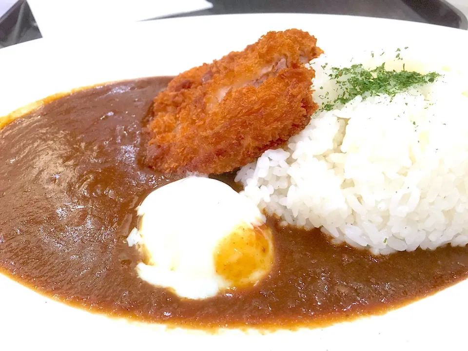 Snapdishの料理写真:三井アウトレットパーク北広島
フードコートのカツカレー|BOOさん