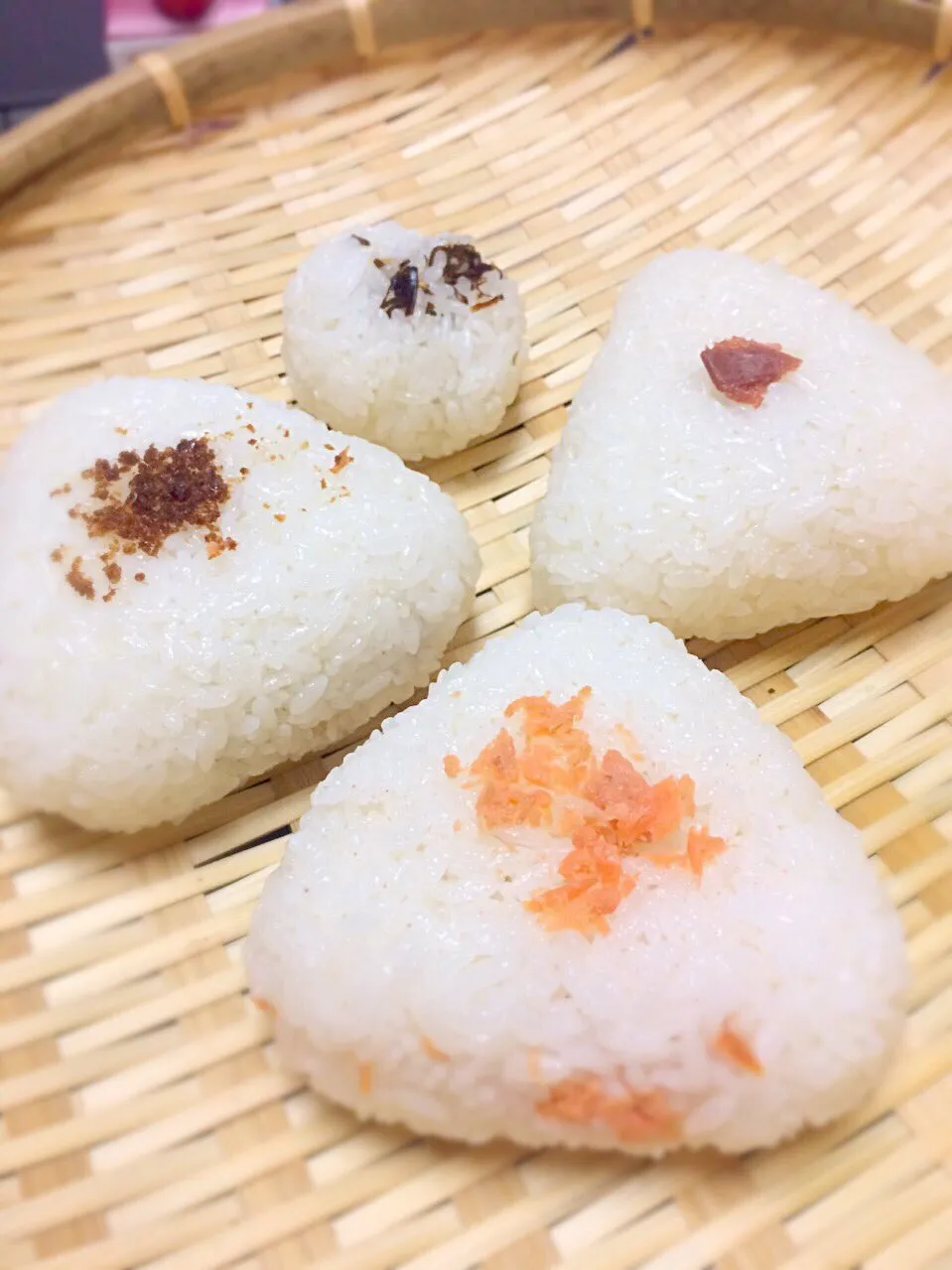 Snapdishの料理写真:おむすび🍙3種(o⁰⊖⁰o)
#冷凍保存 #おむすび|morimi32さん