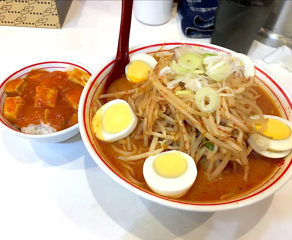 Snapdishの料理写真:味噌卵麺とプチ麻婆丼@蒙古タンメン中本 大宮店|hoppylove25さん