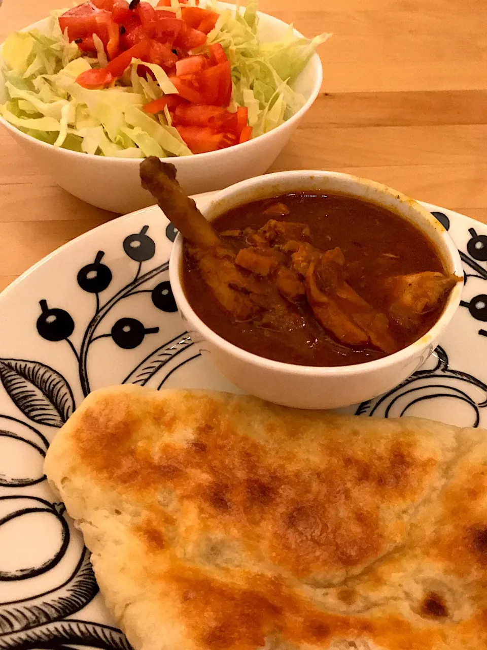 チキンカレー
グリル焼きナン
サラダ🥗|きょうさん