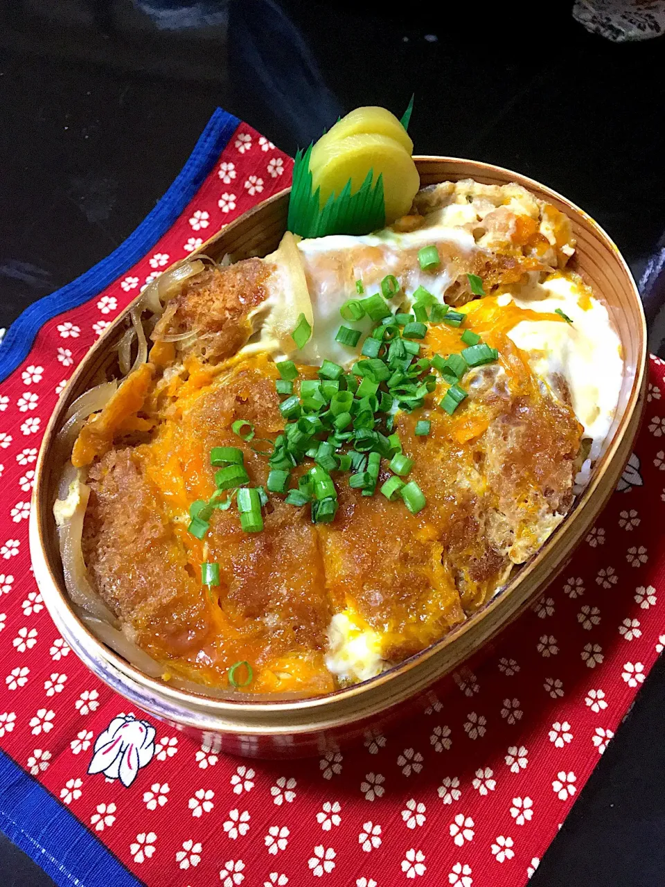 カツ丼弁当


12/9 土曜日
大泉からの調布
調布が仕上がってたから帰宅し
家で お弁当さん|にゃおさん