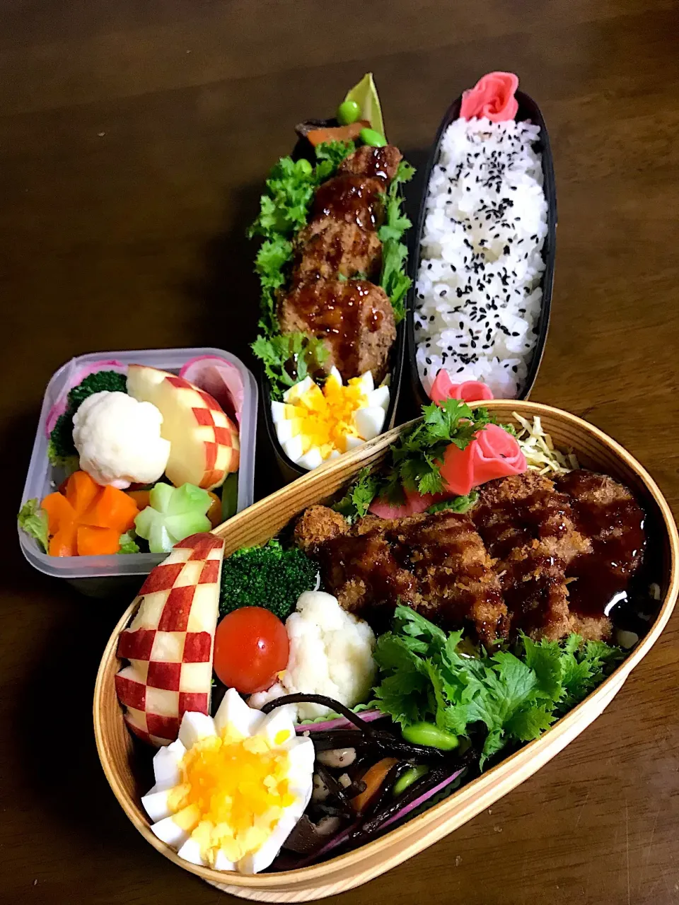 Snapdishの料理写真:今日の2人のお弁当🍱♪ ソースかつ丼|とんちんさん