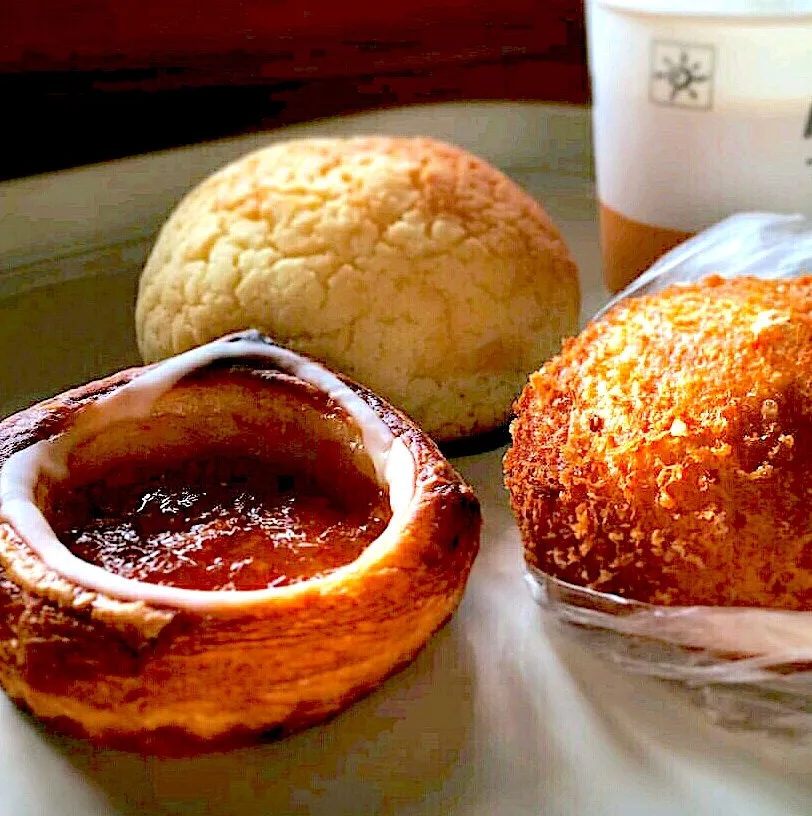 Snapdishの料理写真:パンで🥐🥖で朝食|zeroweb_bossさん