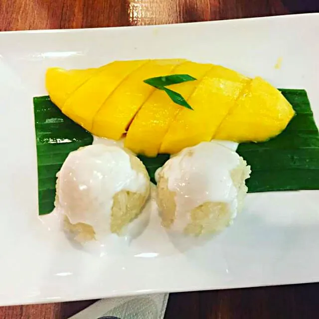 mango sticky rice coconut cream|CHUENCHAIさん