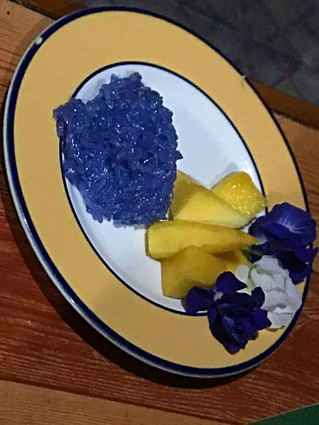 blue sticky rice|CHUENCHAIさん