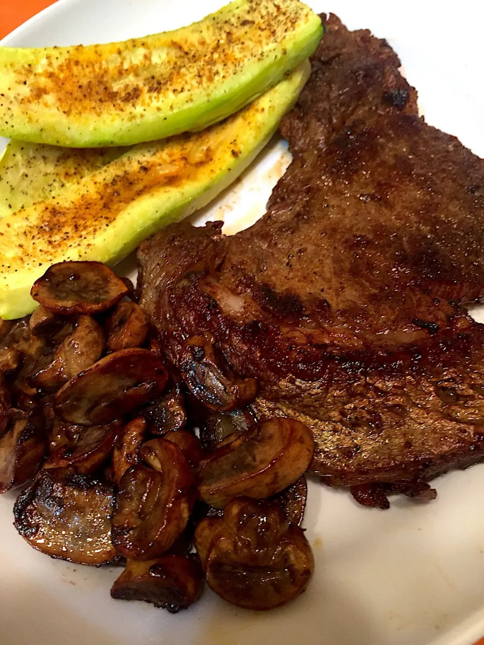 Ribeye Steaks 🥩 with mushrooms 🍄 and grilled Zucchini|Alma's Home Kitchenさん