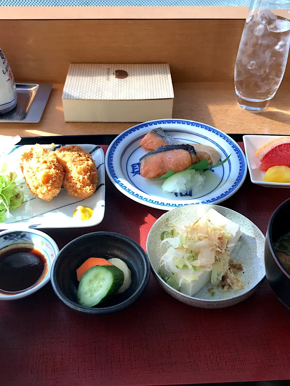 銀鮭塩焼き/広島産カキフライ/冷奴/味噌汁|山内博之さん