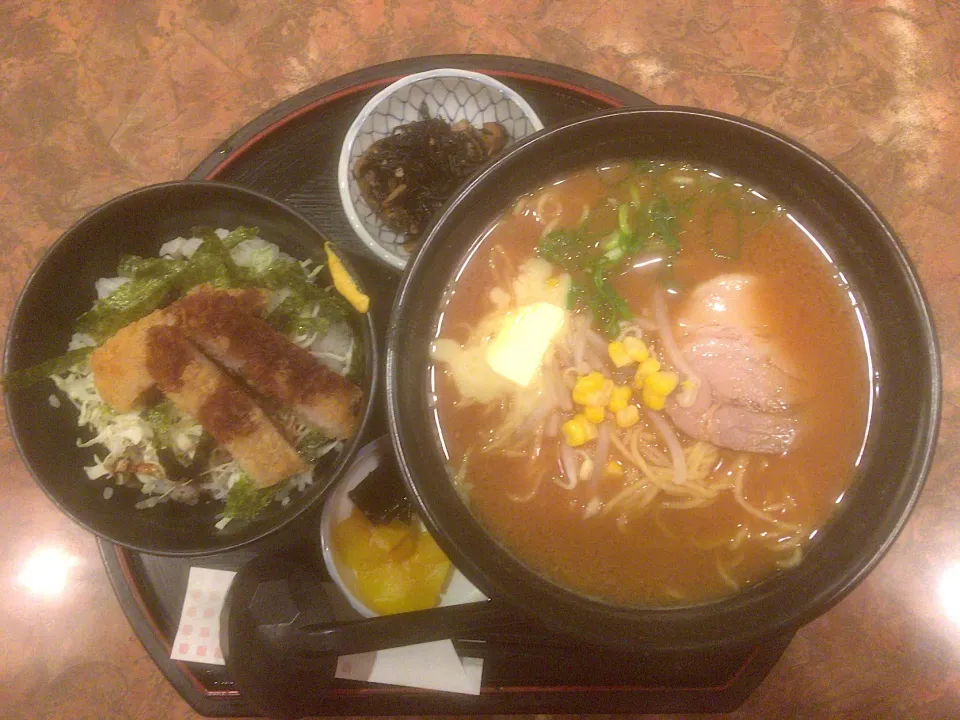 おすすめ定食(ソースカツ丼とみそラーメン)|ばーさんさん