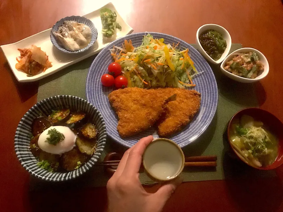 Snapdishの料理写真:Today's Dinner🍴前菜･鯵ﾌﾗｲ<お惣菜>･めかぶもずく･ｵｸﾗ納豆･茄子の照り焼き丼･お揚とお野菜のとろろ昆布お味噌汁|🌈Ami🍻さん