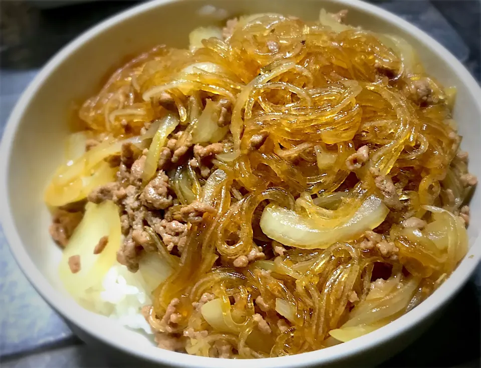 今夜は、チャプチェ風ひき肉と春雨の炒め丼😋🎵|ギムレットさん