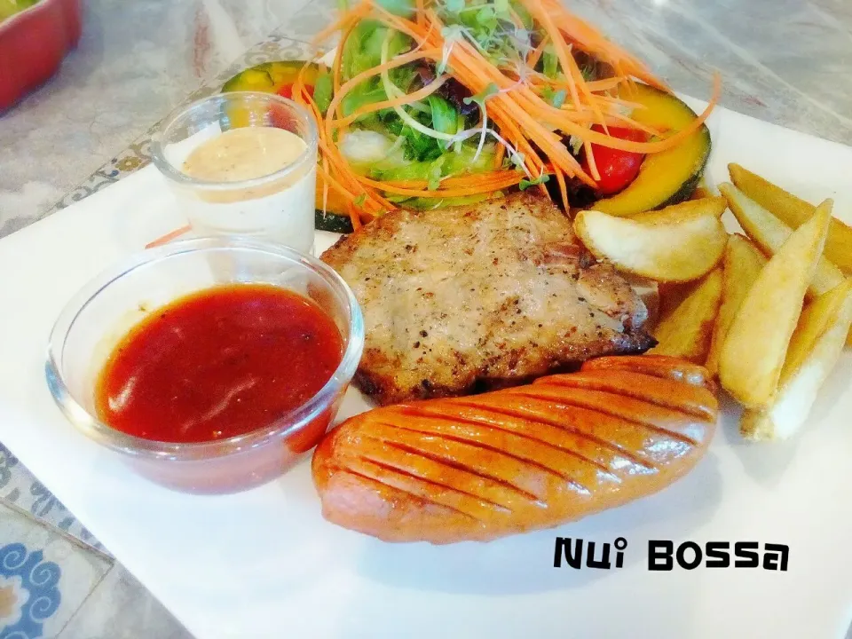 " T -Bone Steak"💛💚😀|nuibossa fb.Nui Bossaさん