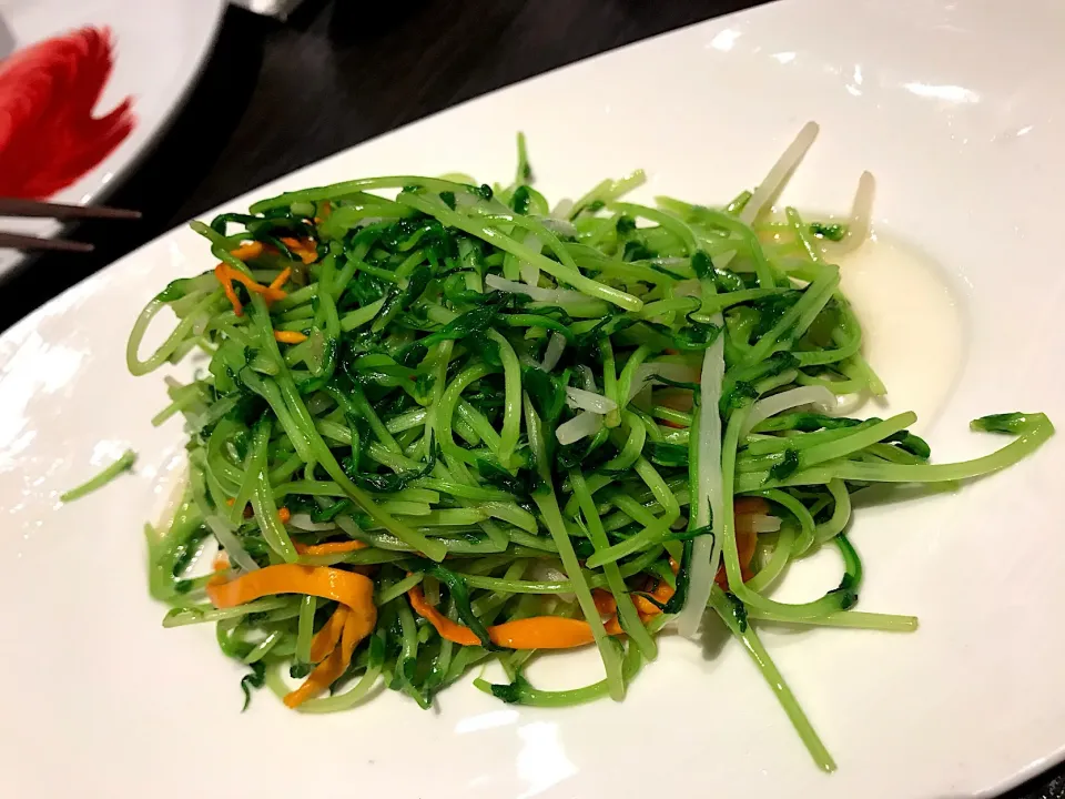 Sautéed greenhouse beans sprouts, cordyceps flowers|Sky Blueさん