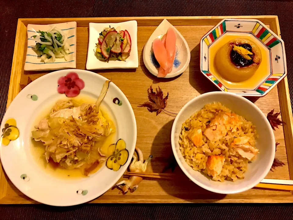 Snapdishの料理写真:夫のお夜食膳

☆鮭の炊き込みご飯
☆白菜と豚肉の蒸しポン
☆ふろふき大根
☆白菜の浅漬け
☆大根サラダ|☆アスカ☆さん