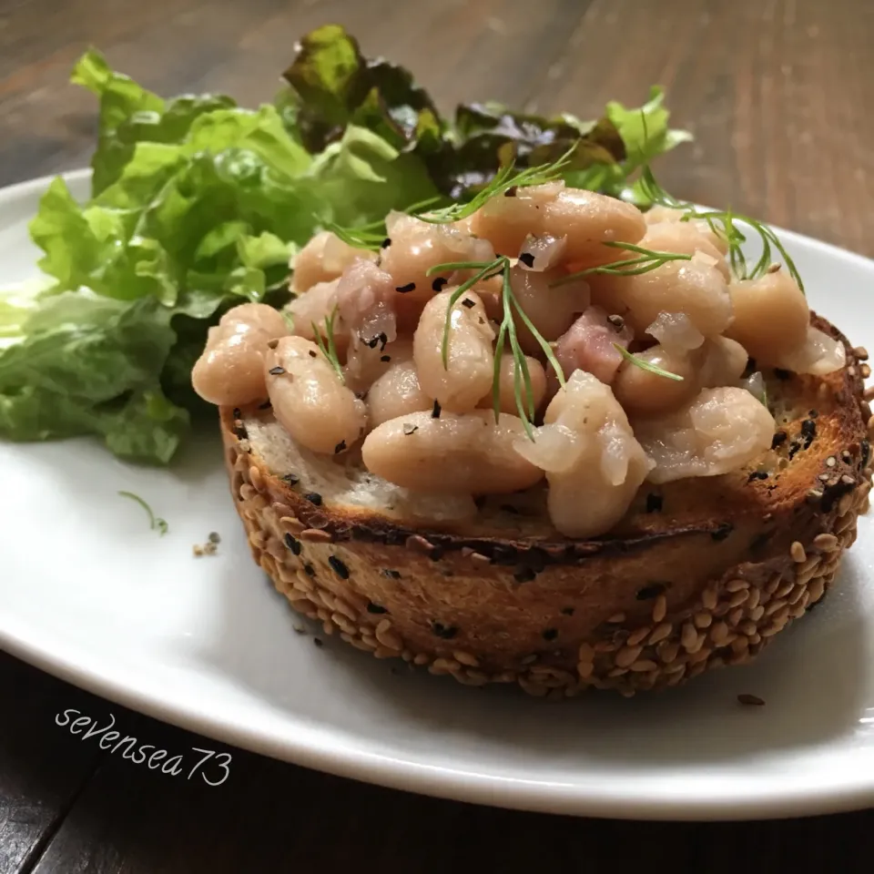 美味しい胡麻パンと白いんげん豆の煮込みʕ-̼͡-ʔ|七海さん