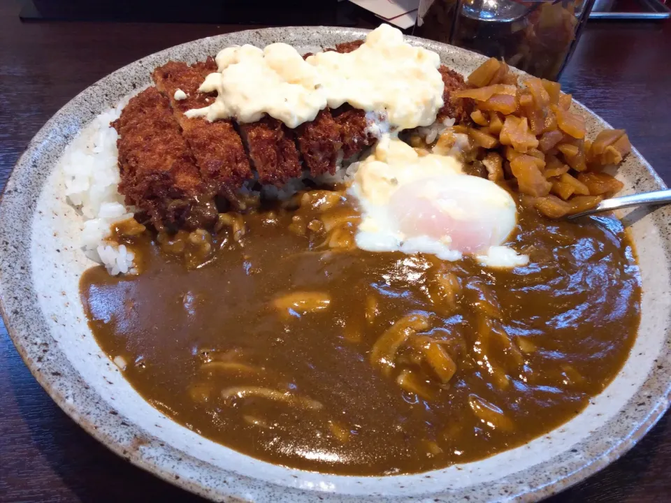 Snapdishの料理写真:CoCo壱番屋さんの手仕込
豚ヒレ勝つカレー🍛
チーズ半熟タマゴタルタルソース❣️|アライさんさん