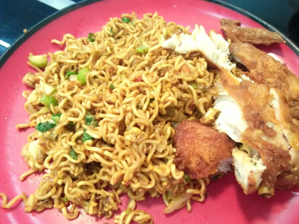 Maggi goren ayam|Jorge Bernal Márquezさん