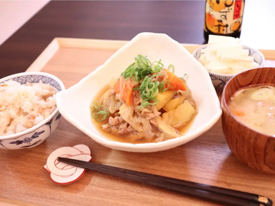 肉じゃが
炊き込みご飯
山芋
豚汁|NAKATAさん