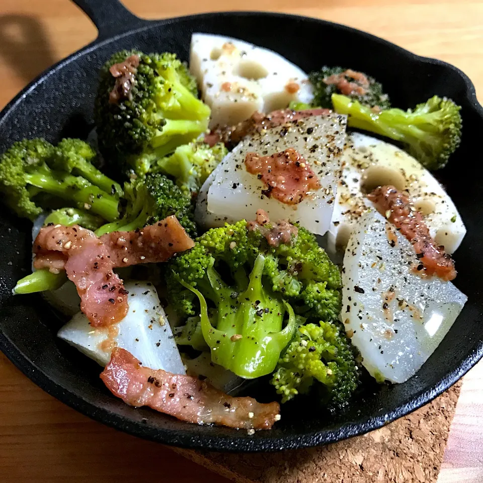 野菜達の蒸し焼きアンチョビソースかけ|puuqさん