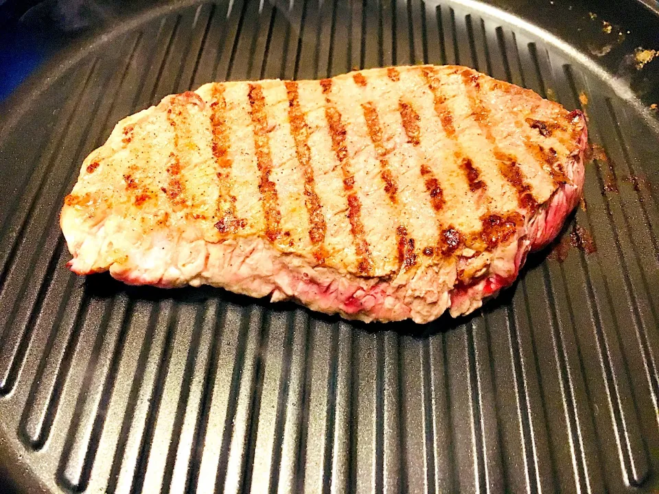 珍しく牛ステーキ🥩|なるっぺさん