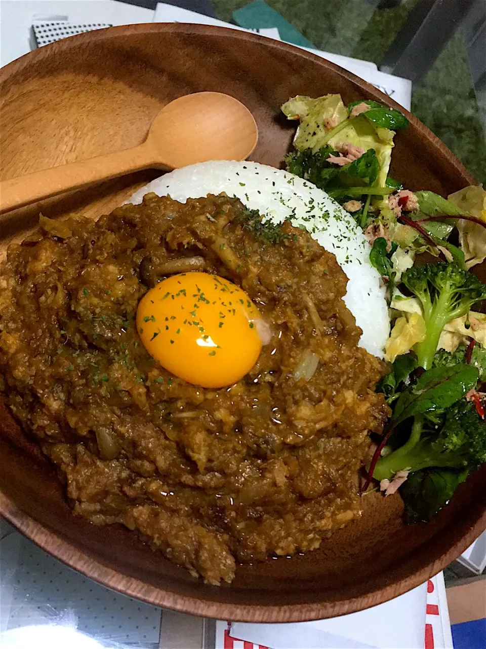 Snapdishの料理写真:キーマカレー〜レタコンとツナのサラダを添えて〜|AyuChさん