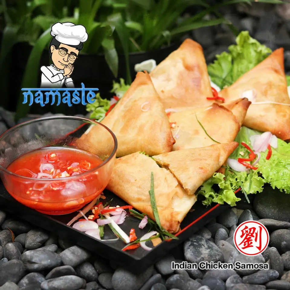 🇮🇳 Indian Chicken Samosa|Hadi Santosaさん