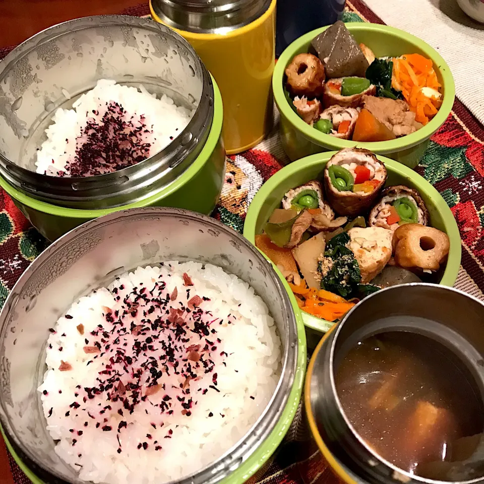 今日のお弁当🍱
さぁ、金曜日です😊
豚汁弁当 しっかり食べて 
今日も一日頑張ってね٩( 'ω' )و
気をつけていってらっしゃい👋|mokoさん