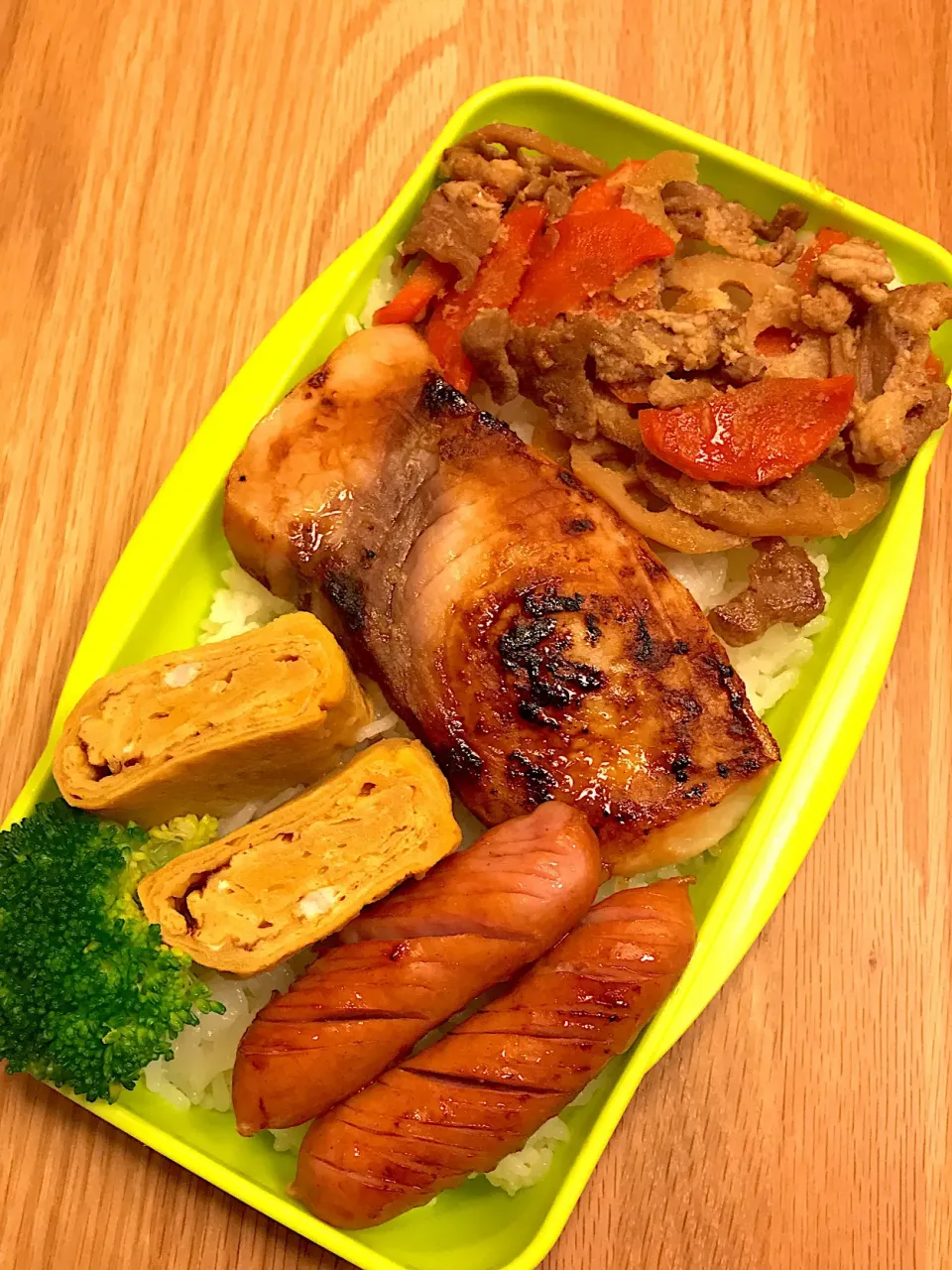 2017.12.15 中2男子メカジキ粕漬 弁当〜(☝ ՞ ͜ʖ՞)☝
 #お弁当  #中2弁当 #メカジキ粕漬|mari-pさん