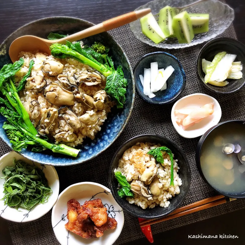 Good morning😃 今日の朝ご飯に牡蠣の炊き込みご飯を作りました🍚 我が家の牡蠣の炊き込みご飯は、牡蠣をバターと酒と醤油でソテーして、牡蠣から出た出汁と麺つゆでご飯を炊いて、炊き上がったら牡蠣を入れて蒸らします😊 ソテーする事で臭みがなくなるから子供達も食べれる😋|Kashimanakitchenさん