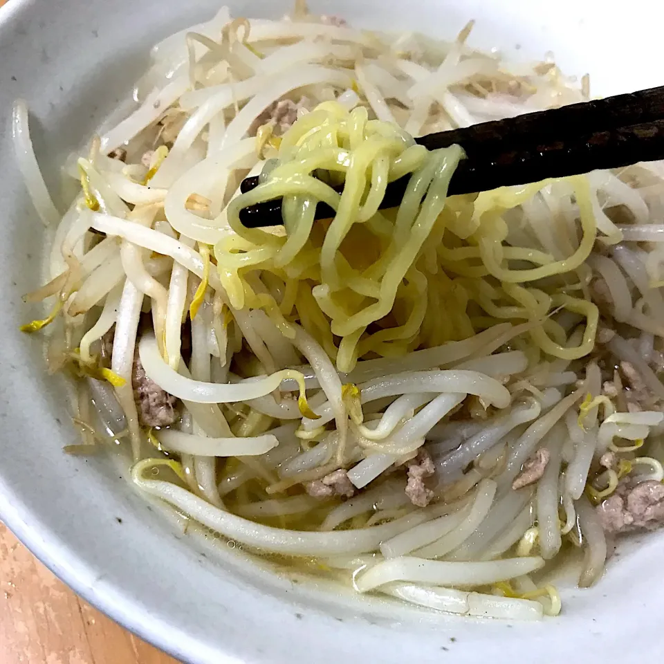 もやしたっぷり塩ラーメン🍜
#塩ラーメン|たまこっこさん