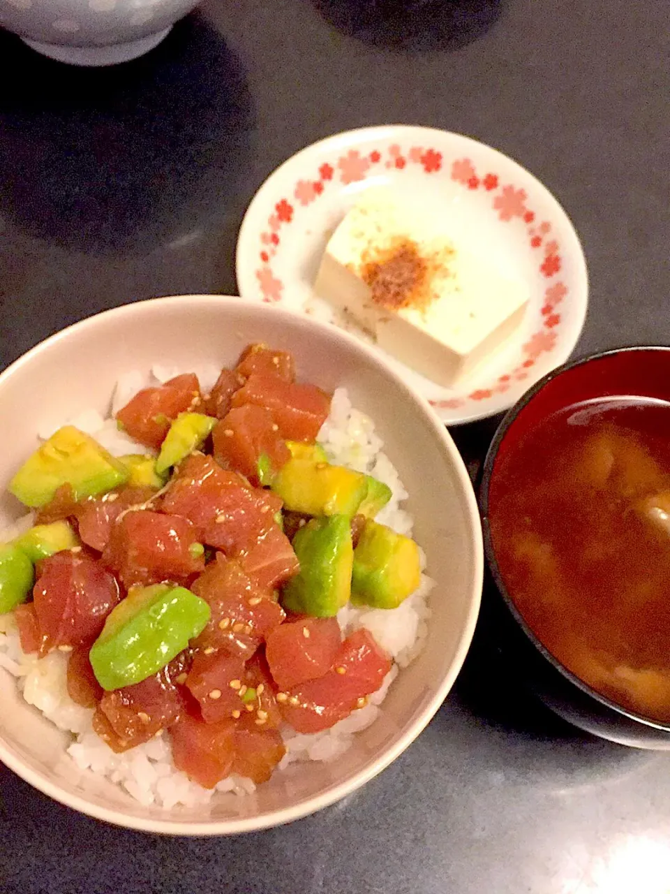 アヒポキ丼 & 舞茸のお味噌汁 & 冷奴|ぺろたんさん