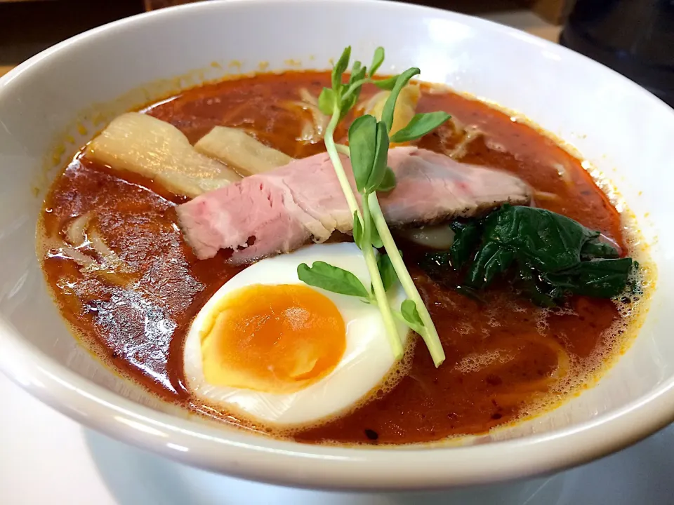 ガチ麺道場さんで1日10食限定、鶏中の赤の彗星〜♡|いく❤️さん