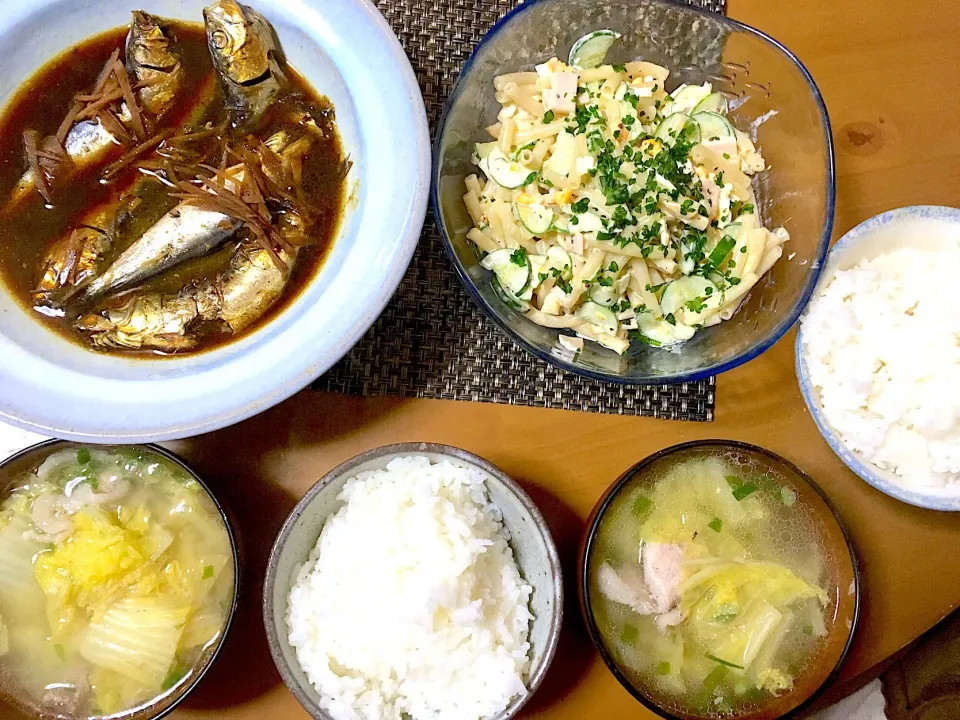 地味な晩ごはん(*ﾟДﾟ*)
鰯の煮付け
マカロニサラダ
豚バラと白菜のお味噌汁
ご飯|さくたえさん