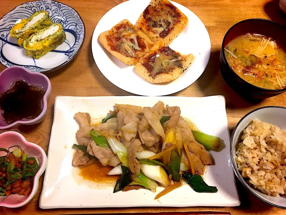 しょうが焼き
揚げピザ
青のり卵焼き
しめじの味噌汁
もずく
納豆|かおちゃんさん