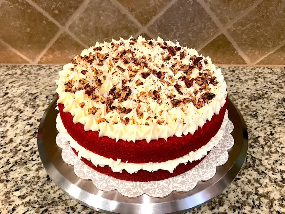 Red Velvet cake with Cream Cheese icing and toasted Pecans|crystalさん