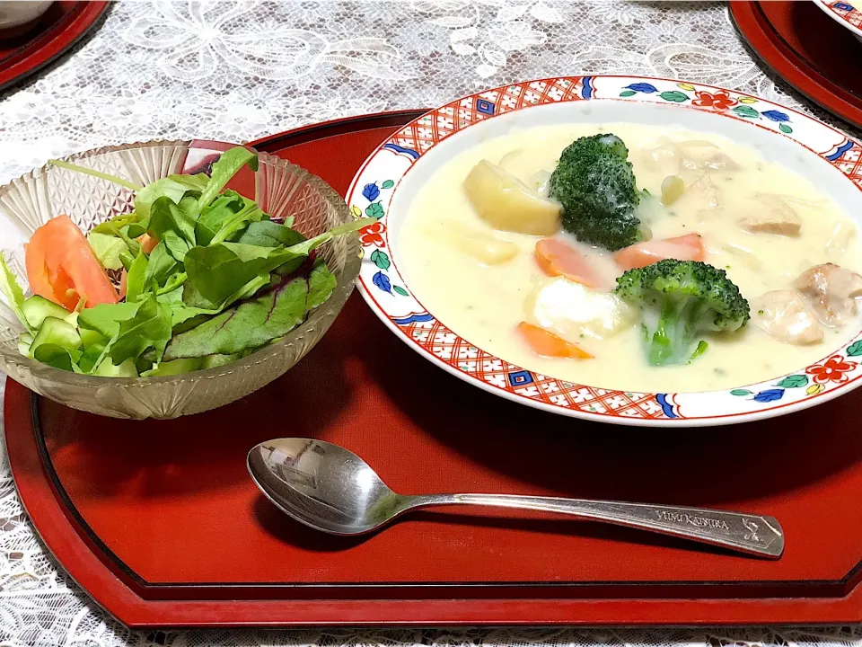 Snapdishの料理写真:普通のホワイトシチューは、寒い日は無双！ #隠し味はない #具は定番|ひろゆきさん