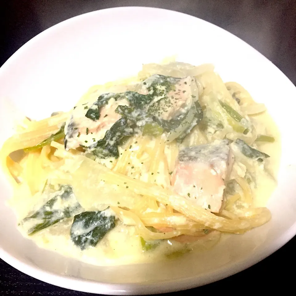 フライパン一つで！🍳鮭のクリームパスタ🍝|たこやきさん