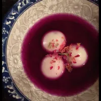 Purple yam with black s same rice ball - a dessert dish|Joyce Leungさん