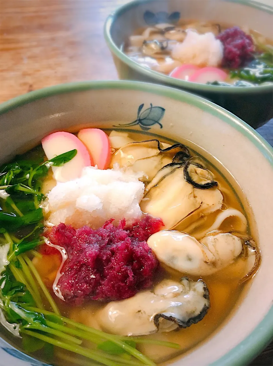 休日のお昼御飯
・牡蠣うどん
    紅くるりと普通の大根でおろし添え|akiさん