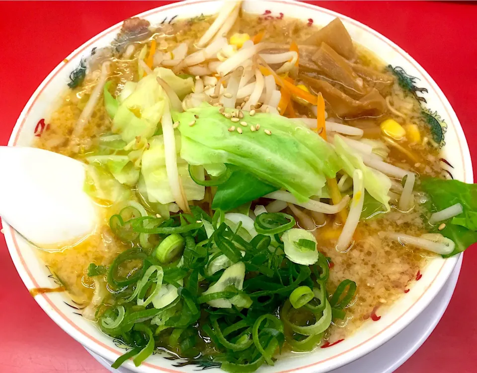 味噌野菜のせラーメン|みゃ〜・はつさん