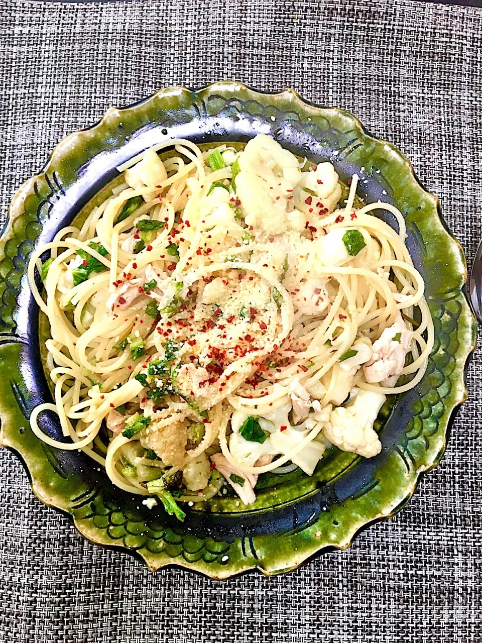 ポークコンフィの漬けオイルで、カリフラワーとセロリのオイルソースパスタ🍝|kctreeさん