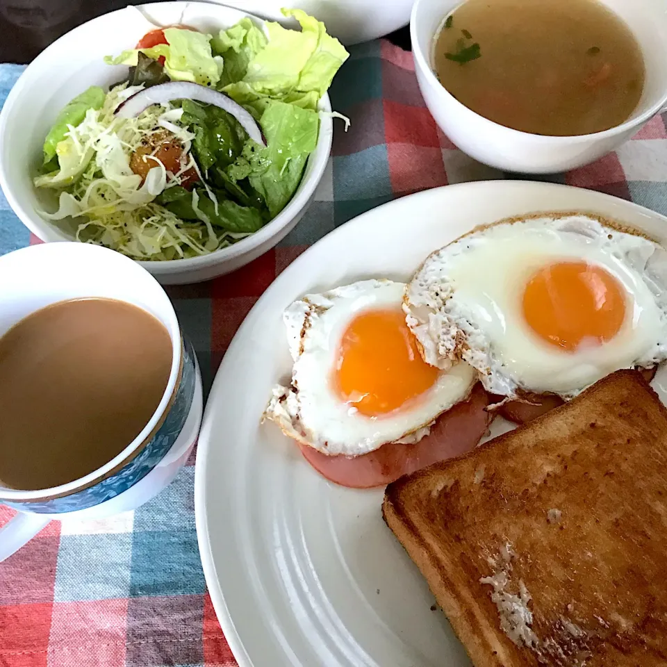 トーストランチ（トースト、目玉焼き、サラダ、トマトスープ）|純さん