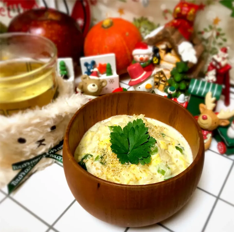 ピンポン玉位の冷やご飯があったので冷蔵庫にあったえのきと春菊と卵と鶏ハムの余りでミルク粥を作ってみた♪
胃に優しい୧(ᕯ˙ᗨ˙ᕯ)୨♥︎︎∗︎*ﾟ|Mehco Coconutvanillaさん