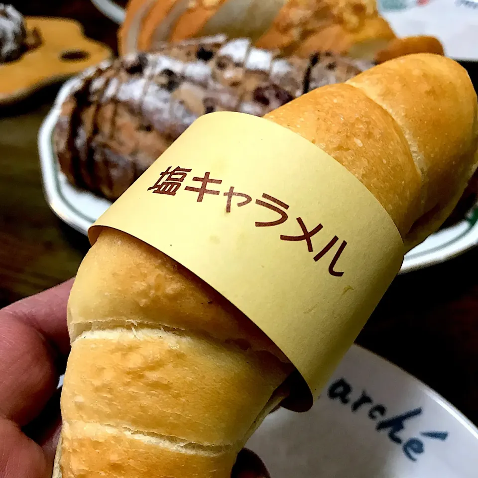 Snapdishの料理写真:Eigerの潮キャラメルパン🥐|Toru Satoさん