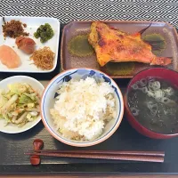 Snapdishの料理写真:赤魚の西京味噌漬け、とろろ昆布のお汁、白菜と香味野菜とがごめ昆布の浅漬け他。|misaoさん